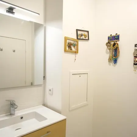 Cosy And Bright Apt In The Heart Of Paris * باريس